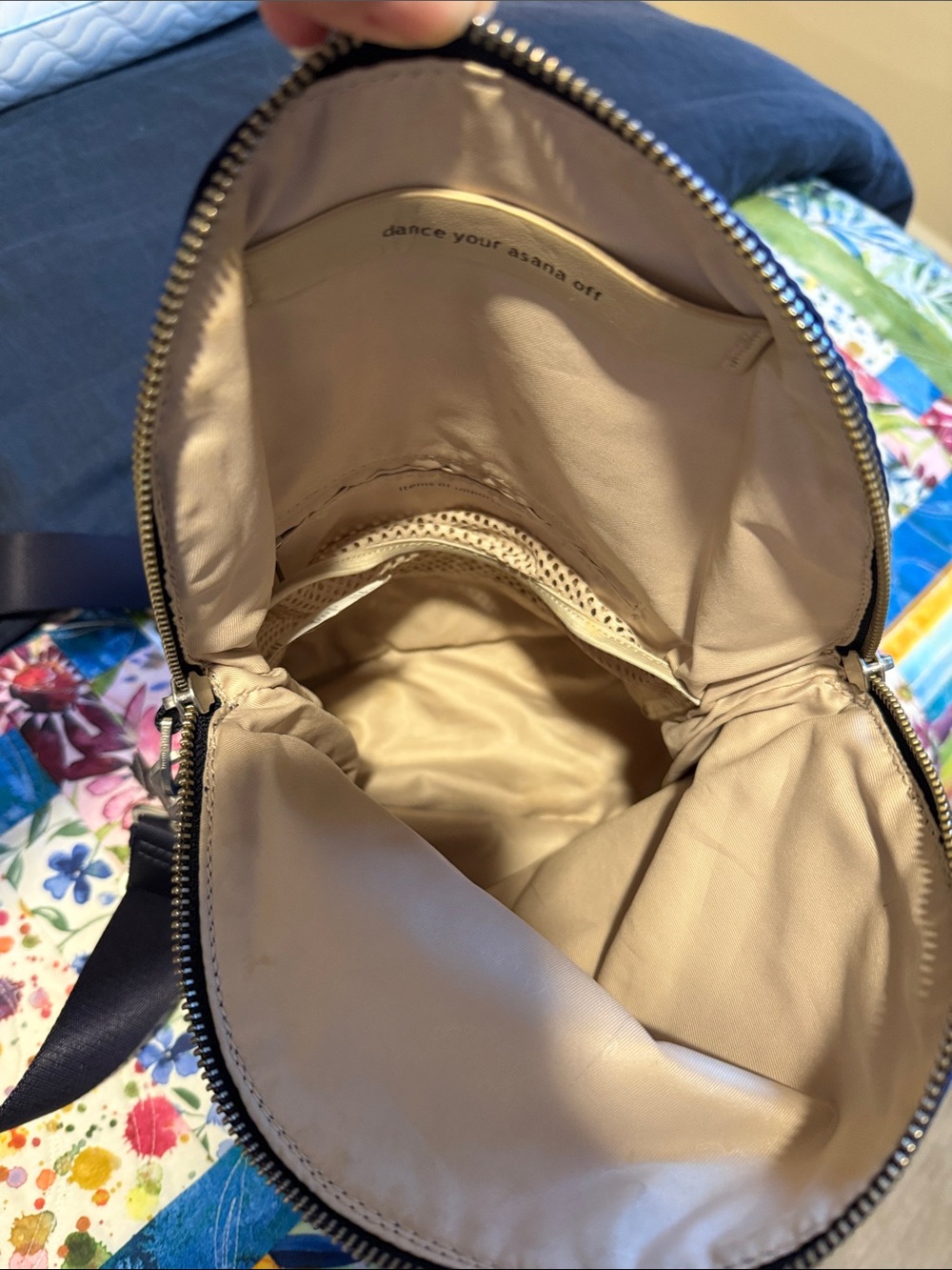 Lululemon festival bag, shadow warp sapphire blue with back strap, EUC! - Picture 12 of 13